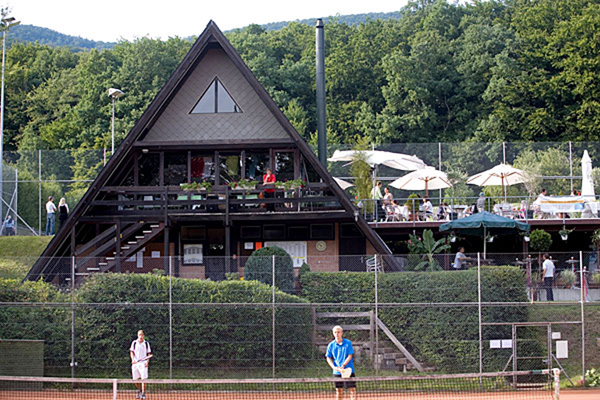 Regionale Tennis-Meisterschaften 16/17 Wir freuen uns riesig, dass die Solothurner Regionalen Tennis-Meisterschaften 2016 und 2017 auf unserer Anlage in Wangen bei Olten stattfinden werden. Hier findest Du alle notwendigen Informationen und kannst Dich für 2016 anmelden.